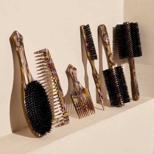 Oribe Italian Resin Flat Brush Metssea- ja nailonharjastega hari Flat