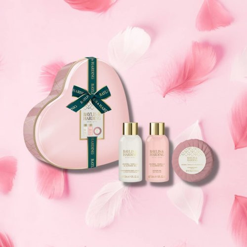 Baylis & Harding Jojoba, Vanilla & Almond Oil Luxury Heart Tin Gift Set Kinkekomplekt