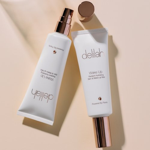 Delilah Wake Up Radiant Hydrating Mist Näonaha ja jumestuse udu 80ml