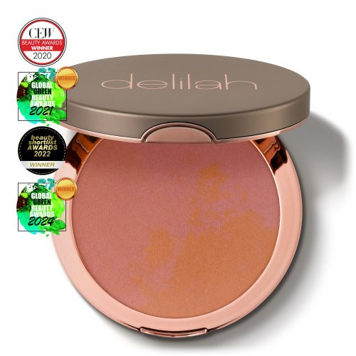 Delilah Pure Light Illuminating Powder Pressitud puuder koos sädelusega 9.9g